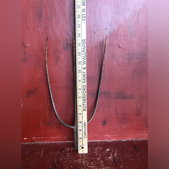 9705 Primitive Metal Hay Pitchfork Rake 3 Prong Rusty Crusty 7.5” X 14” - Picture 7 of 9